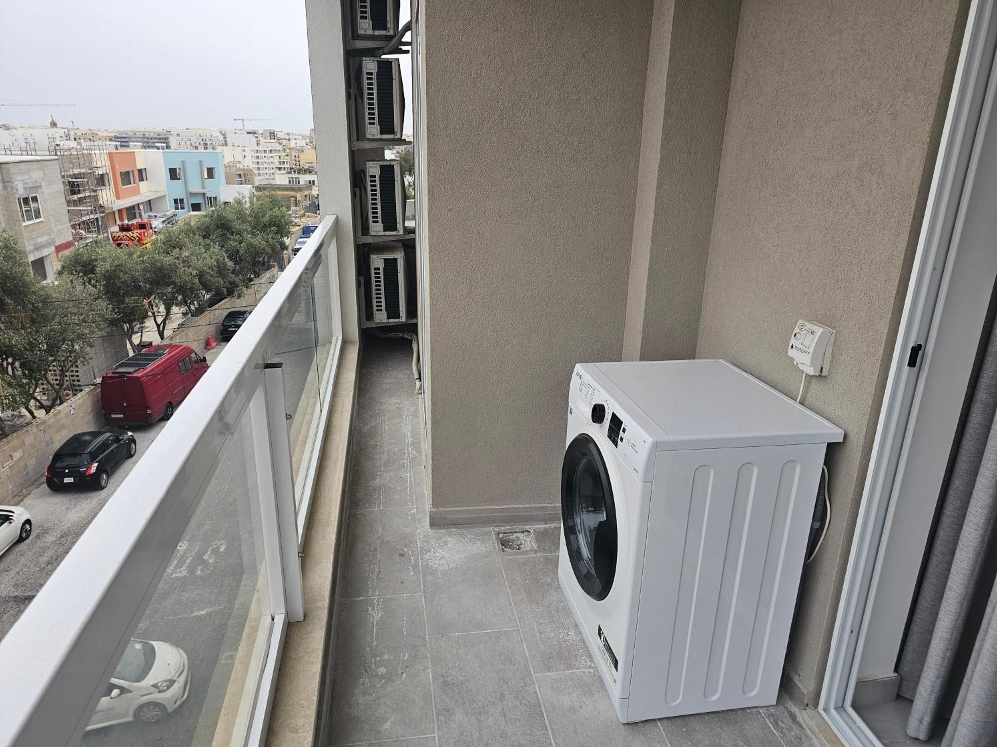 One Bedroom Apartment *